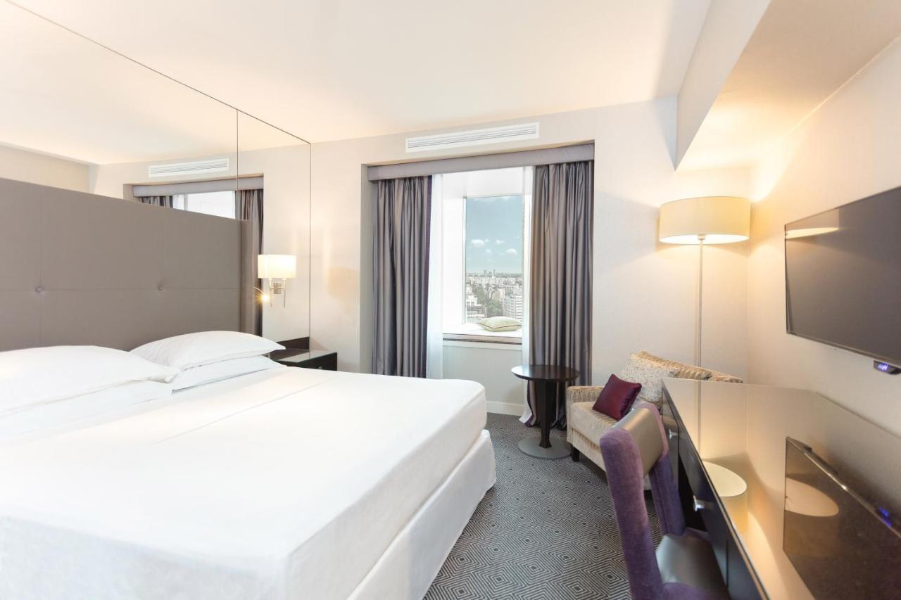 豪生大广场酒店 布加勒斯特 外观 照片 A room at the hotel