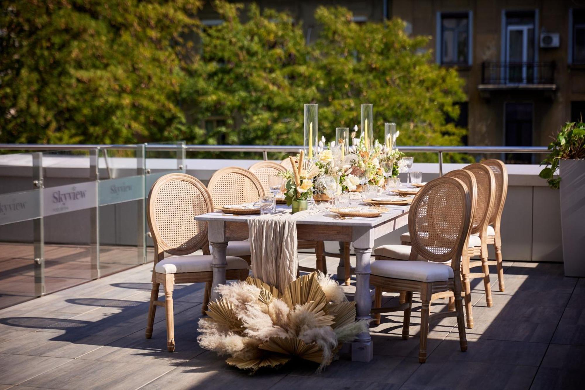 豪生大广场酒店 布加勒斯特 外观 照片 The Terrace at The Ivy at Veranda