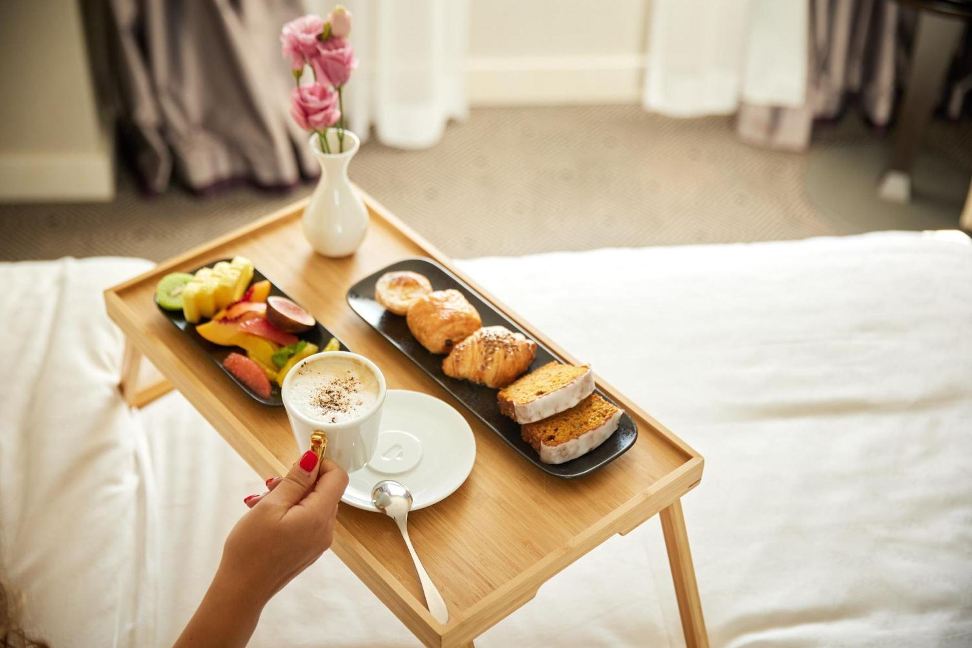 豪生大广场酒店 布加勒斯特 外观 照片 Room service