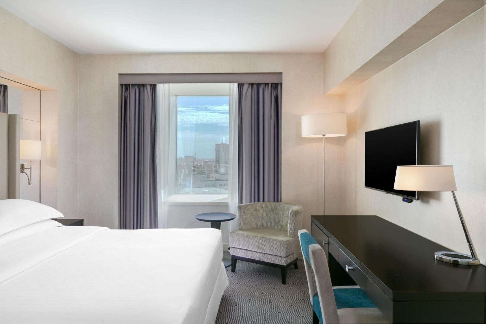 豪生大广场酒店 布加勒斯特 外观 照片 A guest room at the hotel