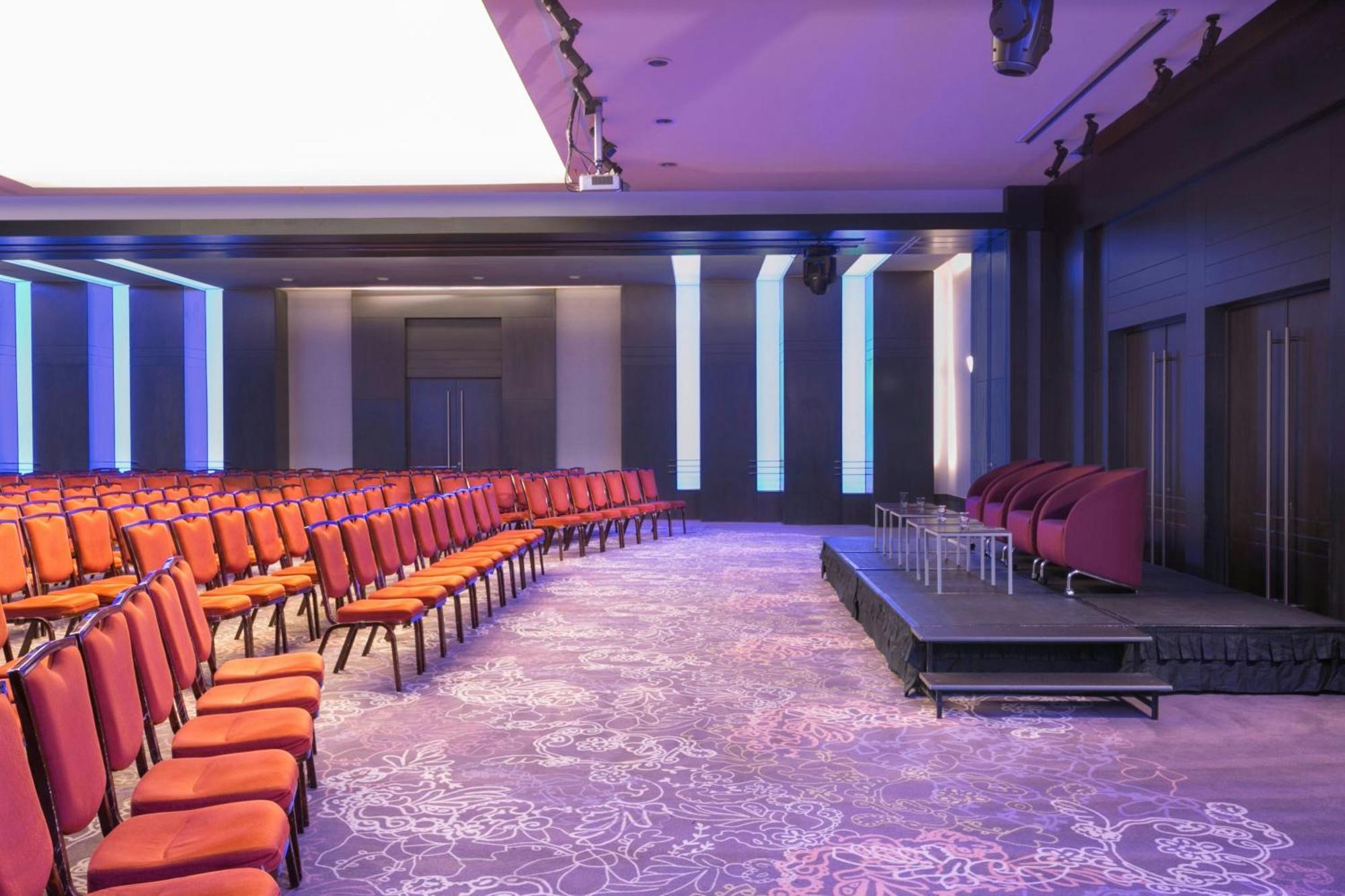 豪生大广场酒店 布加勒斯特 外观 照片 The Auditorium