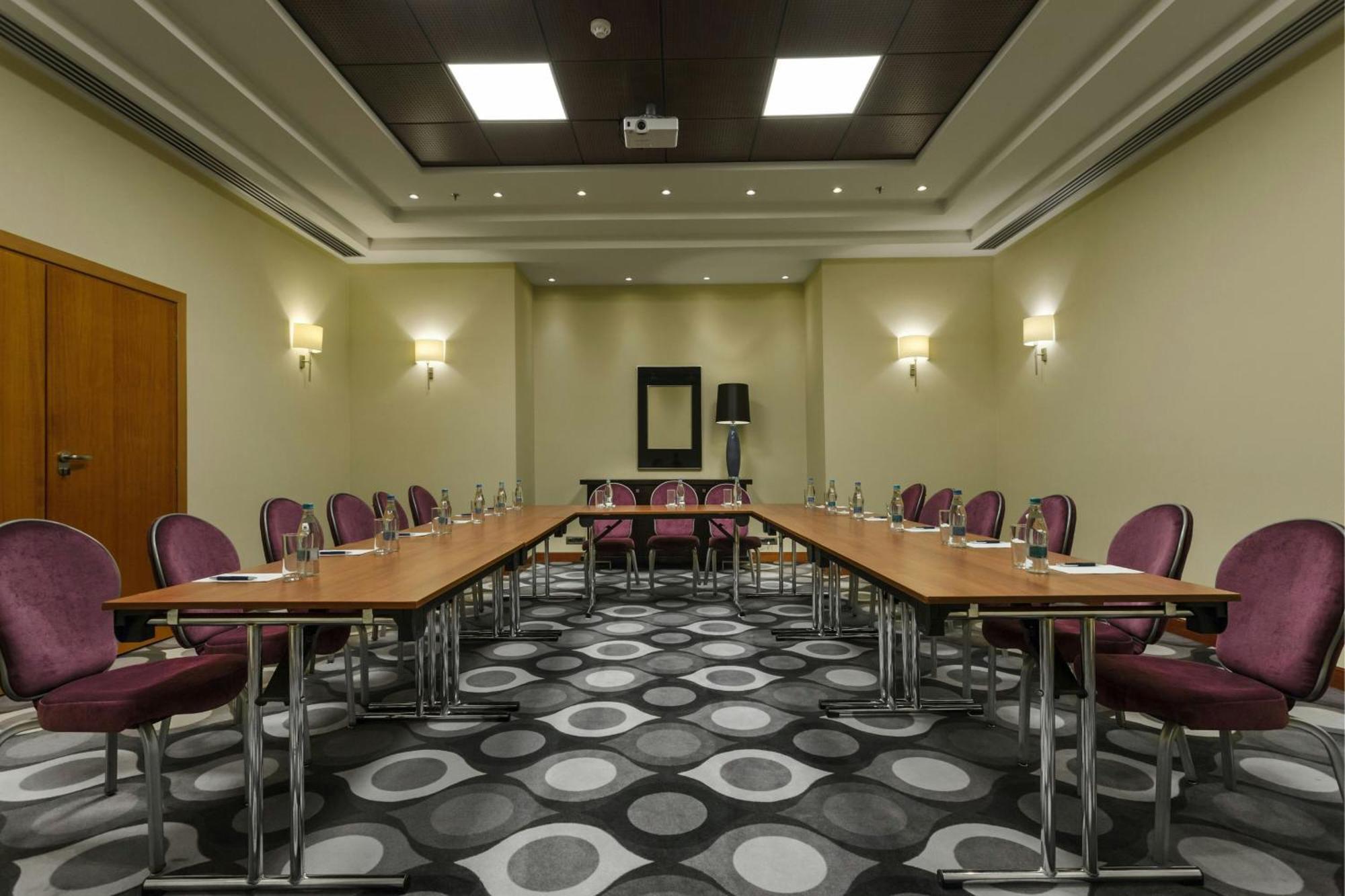 豪生大广场酒店 布加勒斯特 外观 照片 Meeting room