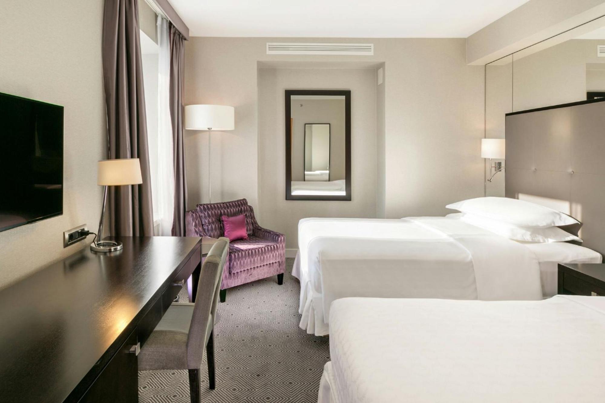 豪生大广场酒店 布加勒斯特 外观 照片 A room at the hotel