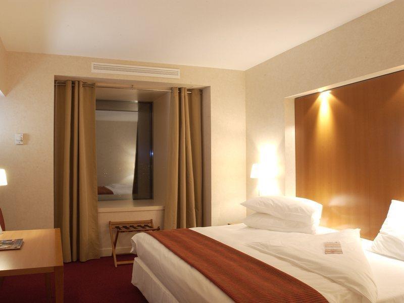 豪生大广场酒店 布加勒斯特 外观 照片 A room at the hotel